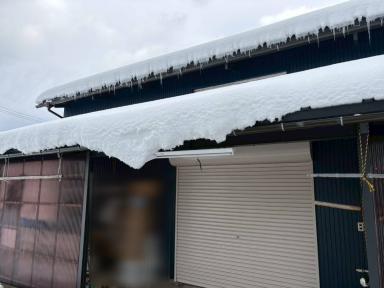 雪害で屋根・雨樋が壊れてしまったら。火災保険の活用と修理のポイント